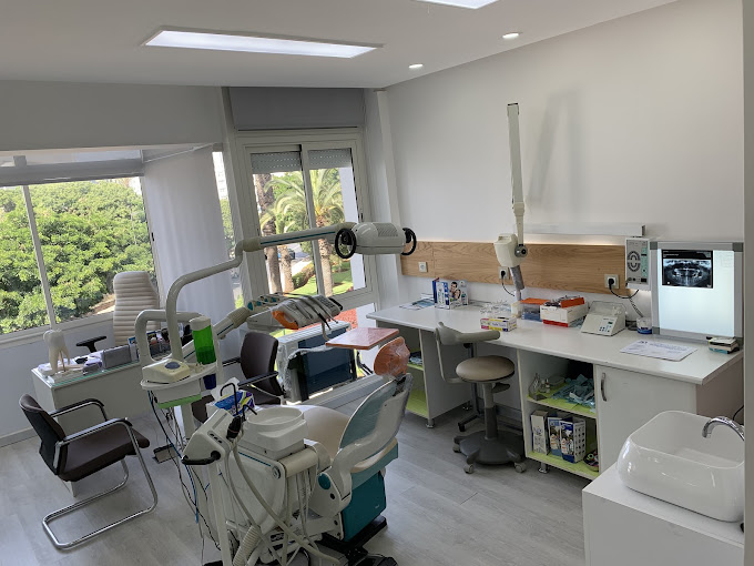 Dr BENHSAIN Hicham Chirurgien Dentiste